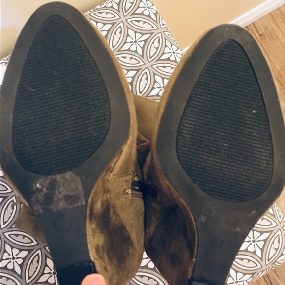 Brand new Wedge Taupe Fringe Boot Size 7 - Picture 4 of 4